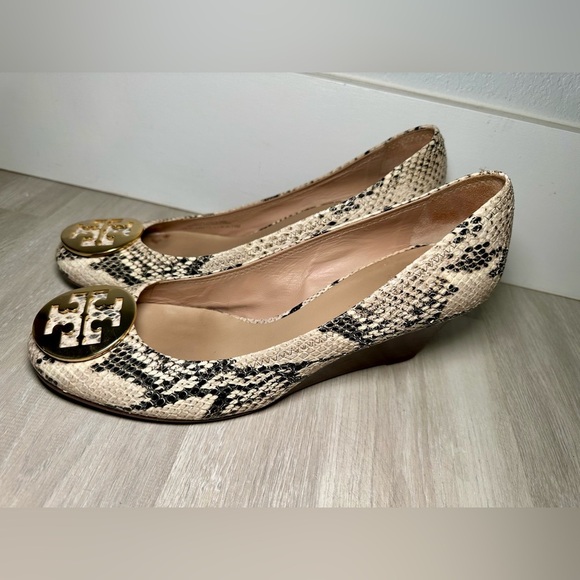 Tory Burch Julianne Snakeskin Wedge Heel Peep Toe Pumps Shoes Size 11M - Picture 1 of 13